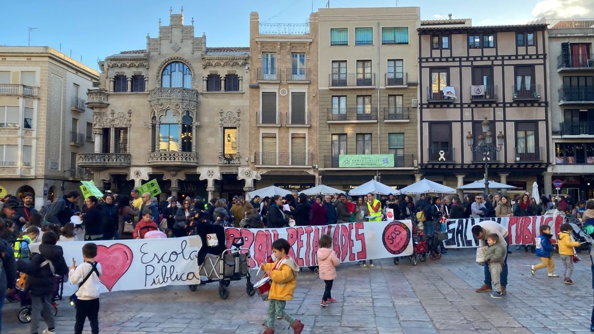 La convocatòria de l'AMiPA i els sindicats ha mobilitzat més d'un centenar de persones a Reus