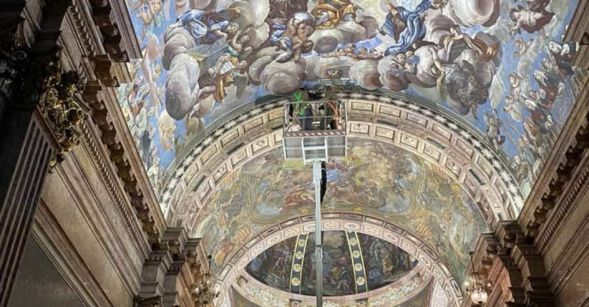 Obres de reparació-restauració de les pintures murals dels sostres de l'altar de la Cinta