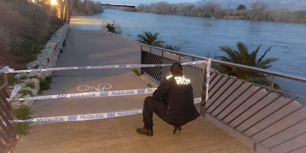 La Policia Local de Tortosa tancava els accessos al riu Ebre este dijous al matí 