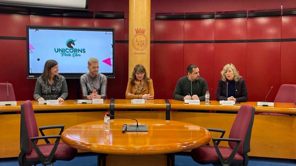 Roda de premsa a l'Ajuntament de Roquetes per explicar com serà l'Unicorn Pride d'enguany 