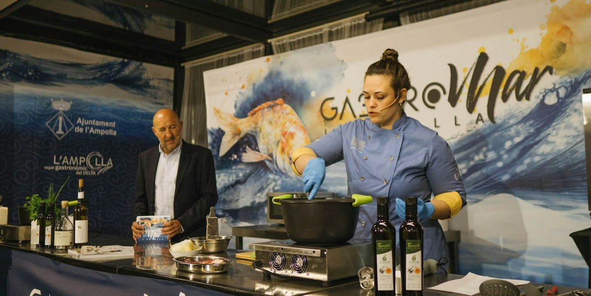 Gessamí Caramés durant el seu cuinat a GastroMar l’Ampolla 2024