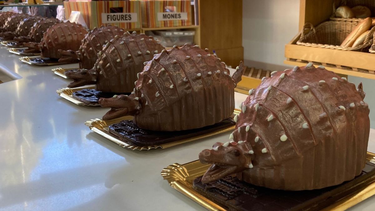 La figura de xocolata commemora els 10 anys de la creació de la Cucafera de Reus