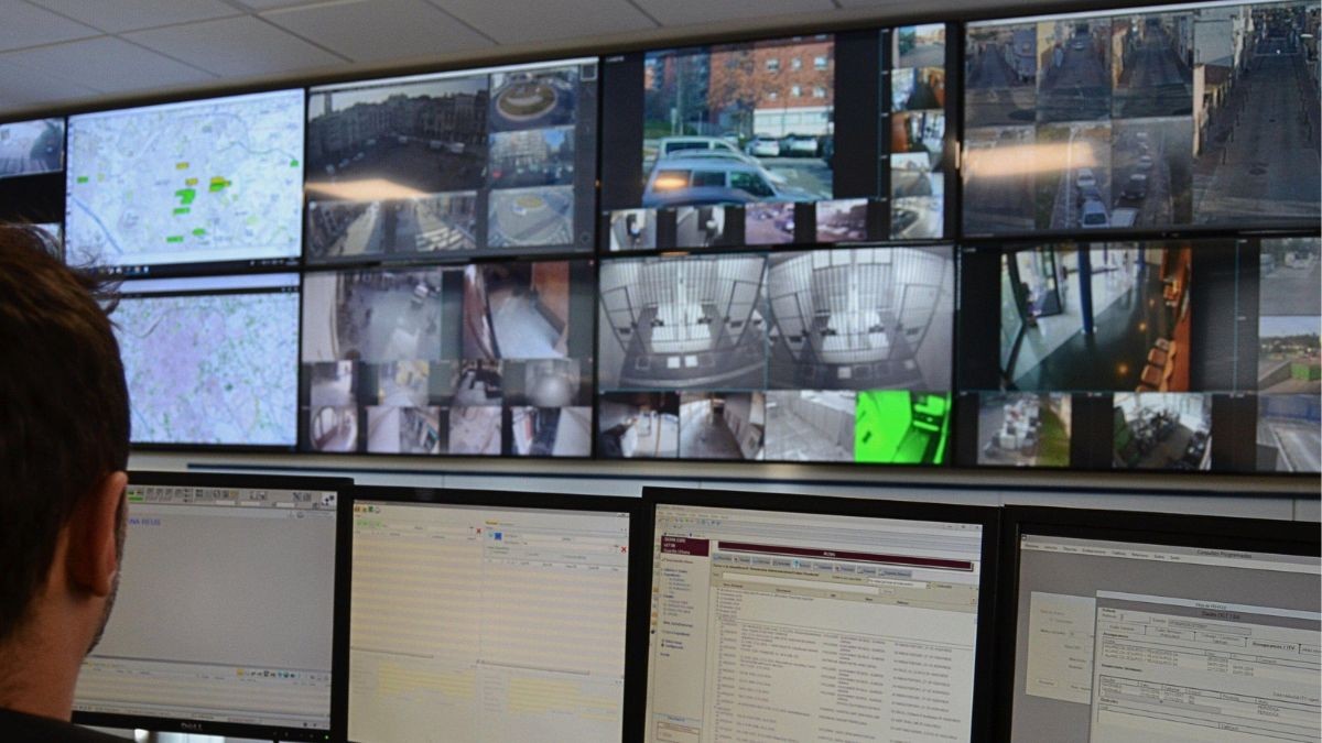 La sala de control de la comissaria central està connectada al sistema de càmeres de videovigilància