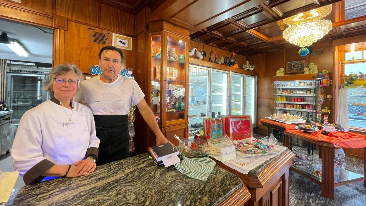 Els actuals propietaris de la pastisseria Santacana de Valls
