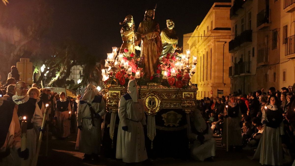 La Processó del Sant Enterrament a Tarragona és un acte multitudinari.