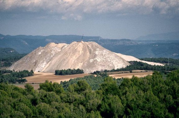 La muntanya de sal de Sallent en perill de desparició