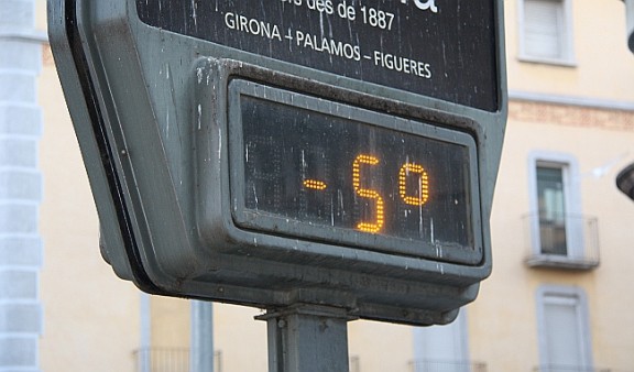 Imatge d'arxiu d'un termòmetre a la via pública 