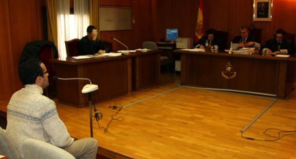 L'acusat, durant un moment del judici, a l'Audiència de Girona el passat 1 de febrer.