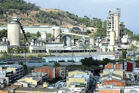 La cimentera Lafarge, a Montcada i Reixac.