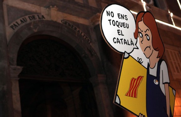 Imatge d'arxiu d'un cartell en defensa del català