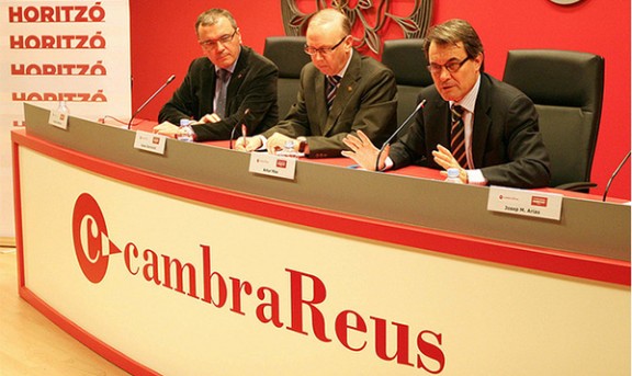Isaac Sanromà, al centre i en una imatge d'arxiu, al costat de l’alcalde de Reus, Carles Pellicer (esquerra), i del president Artur Mas