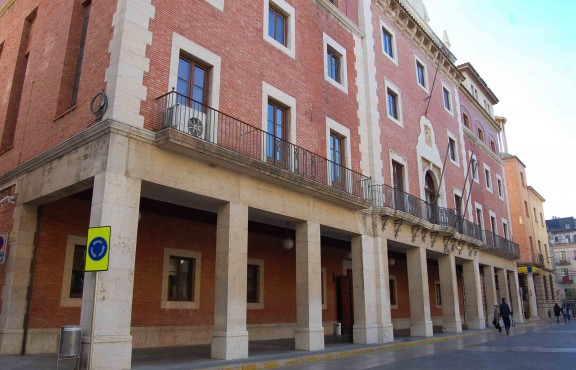 Façana de l'Ajuntament de Tortosa