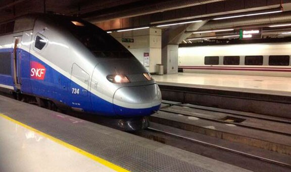 Un tren de la companyia francesa SNCF a Sants.