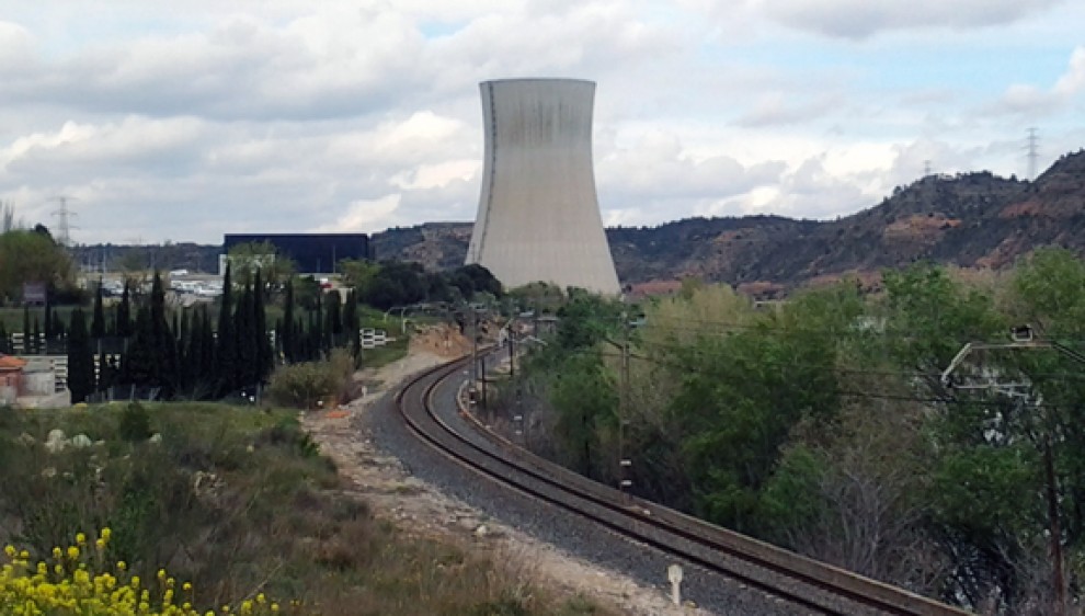 Torre de refrigeració de la nuclear d'Ascó.