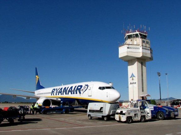 Un avió de Ryanair a l'Aeroport de Girona