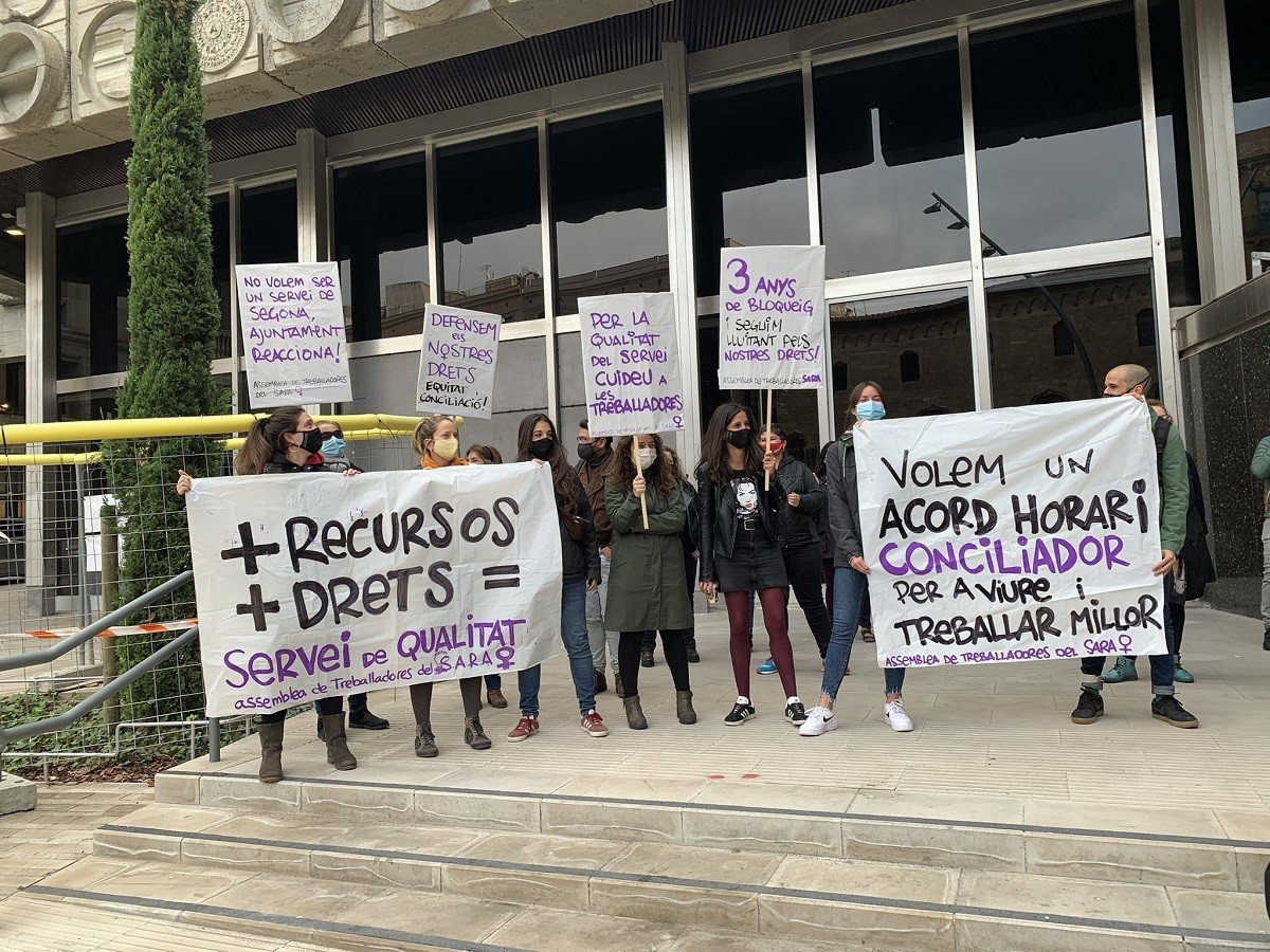 El conflicte laboral s'enquista al servei d'atenció a la violència  masclista de Barcelona | NacióDigital