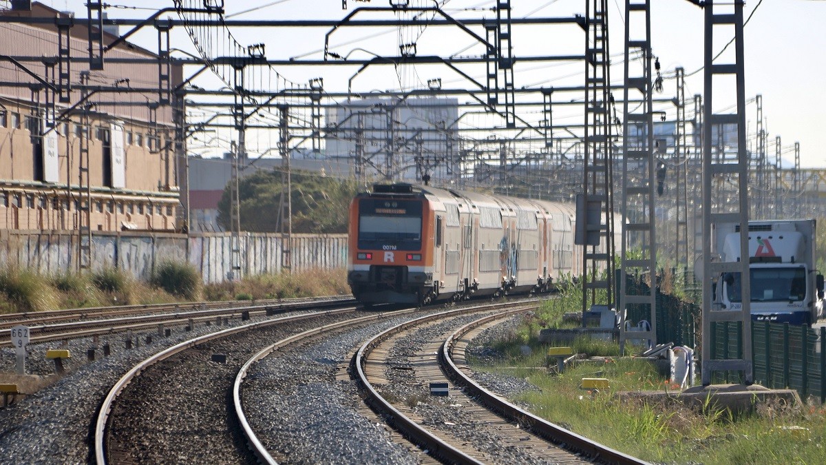 Una incid ncia en dos trens provoca retards en vuit l nies de Rodalies